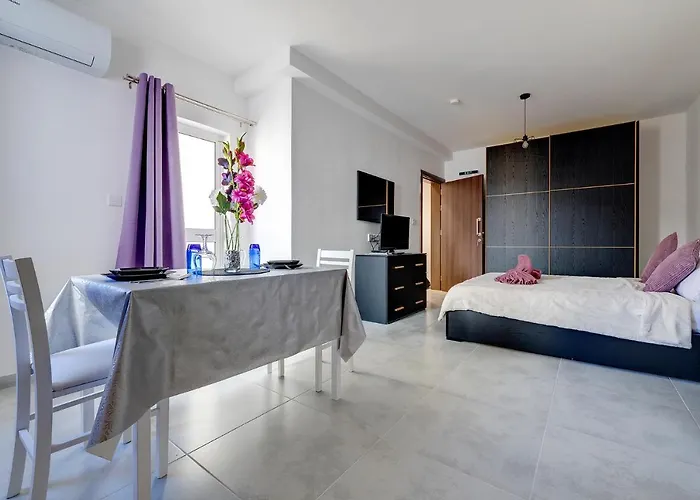 Cosy 1br Location * Sliema